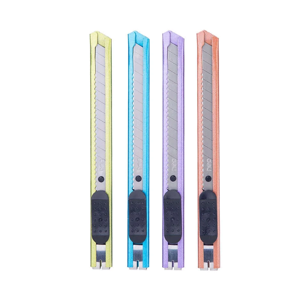Deli Metal Maket Bıçağı Dar 9 mm. 1 Adet (Karışık Renk)
