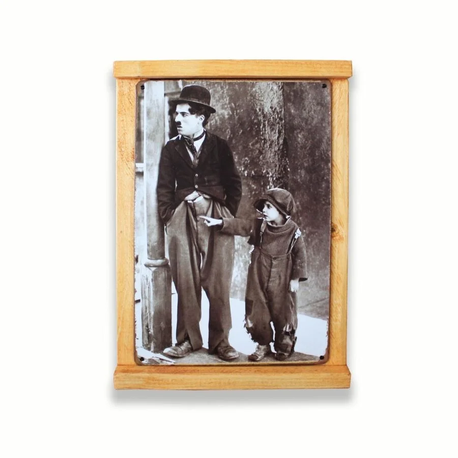 Rustik Ahşap Çerçeveli Vintage Metal Pano Charlie Chaplin 20x30